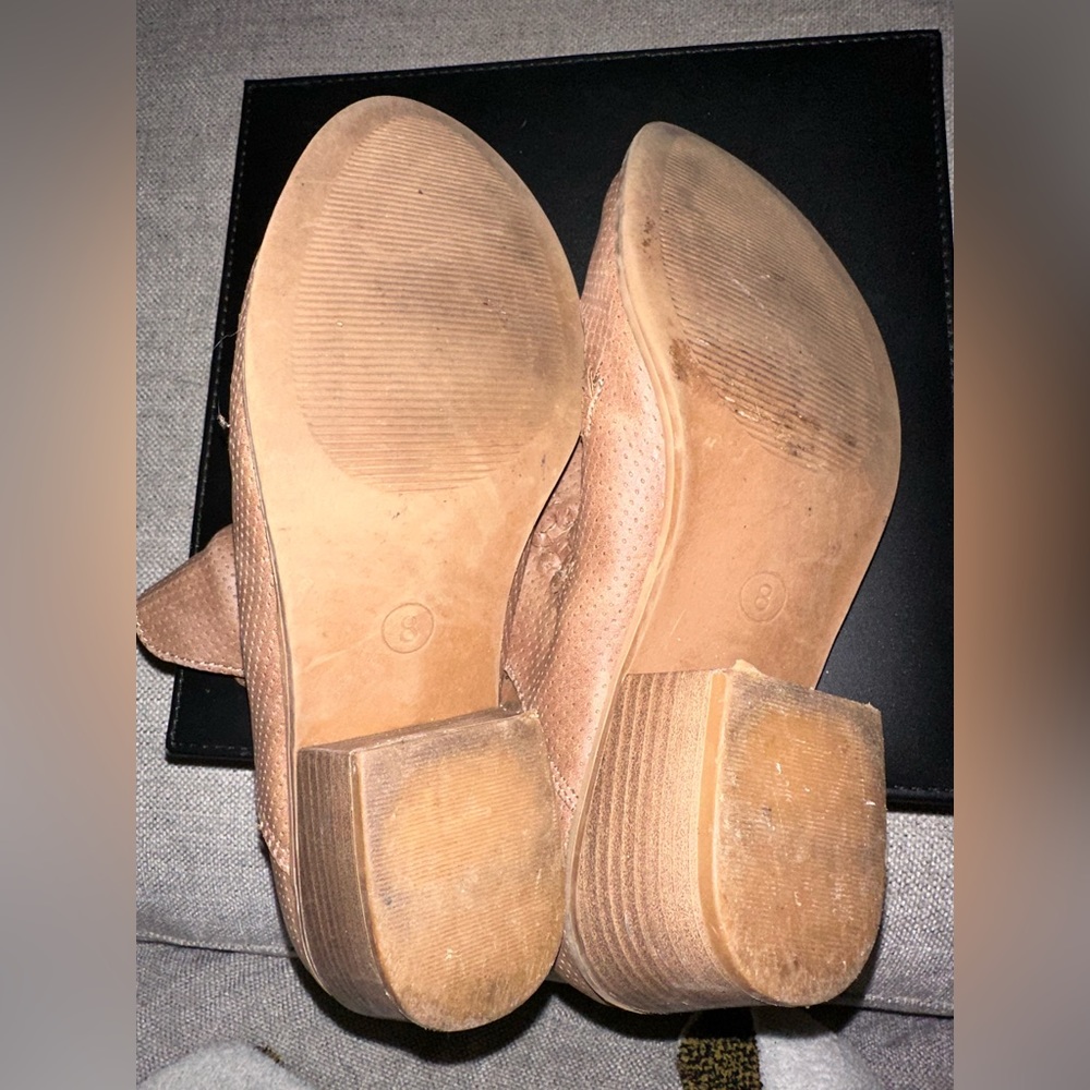 Universal Thread Booties - Picture 2 of 4